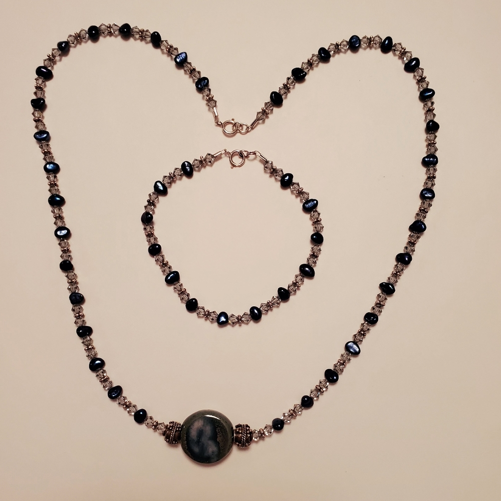 🎊HP🎊 Handcrafted Swarovski & Blue Pearl Necklace Set - Picture 9 of 10